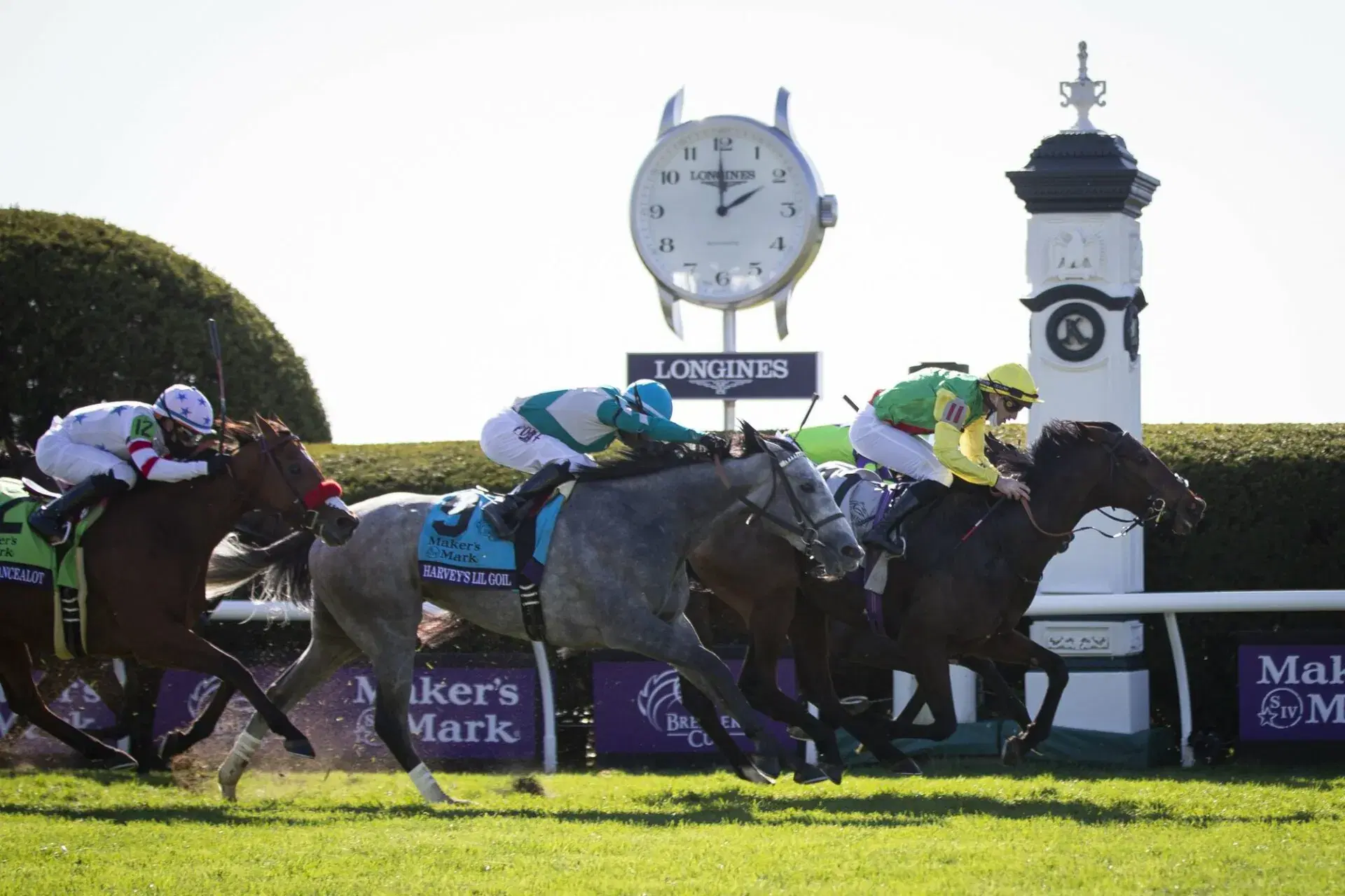 Horses at the wire on Keeneland turf