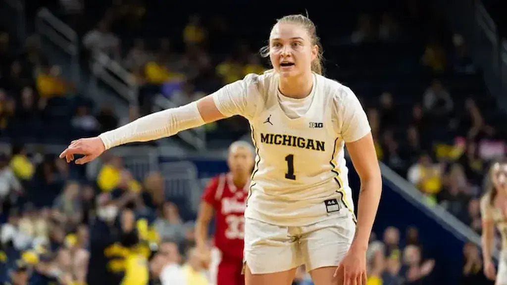 #3 Louisville vs. #2 Michigan Prediction & Picks (Women’s Sweet Sixteen): Will the Wolverines Outpace the Cardinals?